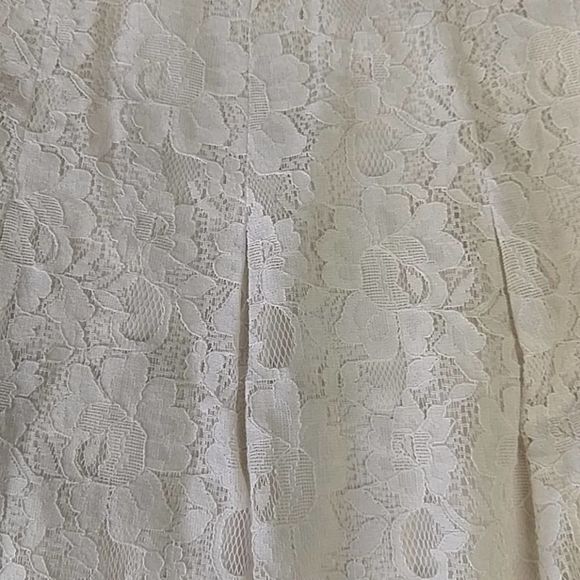 Kensie Pleated Lace Floral Overlay Skirt 12 - Picture 4 of 8